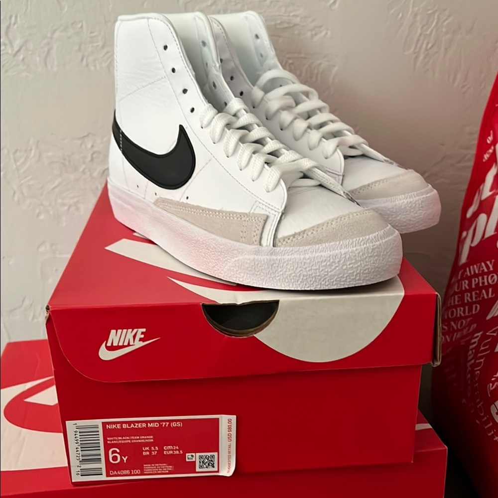 Nike Blazer Mid '77 - White and Black